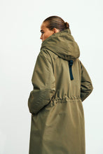 Lade das Bild in den Galerie-Viewer, Funktions Parka „Brooklyn“ Oliv | WithBlack