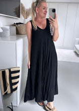Lade das Bild in den Galerie-Viewer, Flowy Summer Dress „MYKONOS“ | Khaki & Schwarz
