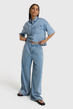 Lade das Bild in den Galerie-Viewer, Denim Shortsleeve Blouse | ALIX The Label