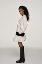 Lade das Bild in den Galerie-Viewer, Regular Sweater Girl´s Girl Warm White | Oh April x Saint Sass