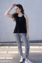 Lade das Bild in den Galerie-Viewer, Top "TINA" regular | Outryght - Schwarz, Weiß & Faded Black (washed)