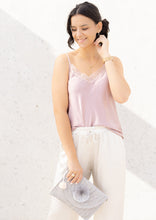 Lade das Bild in den Galerie-Viewer, Spitzen Satin Top | "PALERMO" - 4 Farben