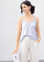 Lade das Bild in den Galerie-Viewer, Spitzen Satin Top | "PALERMO" - 4 Farben