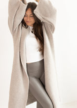 Lade das Bild in den Galerie-Viewer, Grobstrick Cardigan "NEW YORK" | Taupe, Chocolate, Oatmeal