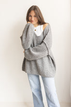 Lade das Bild in den Galerie-Viewer, So Soft Pullover mit V-Ausschnitt | Zwei Farben
