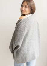 Lade das Bild in den Galerie-Viewer, So Soft Pullover mit V-Ausschnitt | Zwei Farben