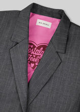 Lade das Bild in den Galerie-Viewer, Krissy Blazer Pinstripe | Oh April