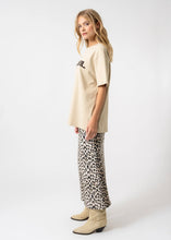 Lade das Bild in den Galerie-Viewer, BF T-Shirt Logo Bright Mud | OH APRIL