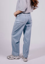 Lade das Bild in den Galerie-Viewer, Skater Blue Jeans