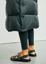 Lade das Bild in den Galerie-Viewer, Daunenmantel „PENNY“ Schwarz | WithBlack