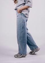Lade das Bild in den Galerie-Viewer, Skater Blue Jeans