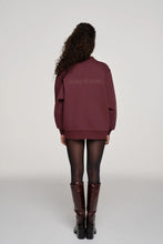 Lade das Bild in den Galerie-Viewer, Niva Sweat Bomberjacket Aubergine Brown | Oh April x Saint Sass