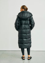 Lade das Bild in den Galerie-Viewer, Daunenmantel „PENNY“ Schwarz | WithBlack