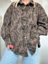 Lade das Bild in den Galerie-Viewer, Oversize Shirt Statementknöpfe | Animal Print