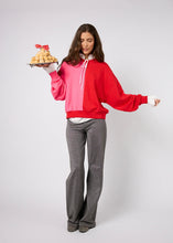 Lade das Bild in den Galerie-Viewer, Regular Sweater Bow | Oh April