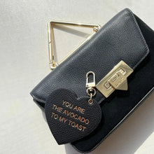 Lade das Bild in den Galerie-Viewer, Heart Charm Anhänger | Weat Sudio | Schwarz