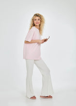 Lade das Bild in den Galerie-Viewer, BF T-Shirt Fleur Powder Blush | Oh April