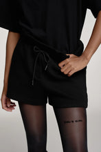 Lade das Bild in den Galerie-Viewer, Mavie Sweat Shorts Black | Oh April x Saint Sass