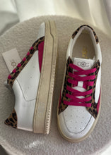 Lade das Bild in den Galerie-Viewer, Sneaker aus Leder OOG | Leo & Burgundy