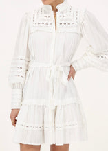 Lade das Bild in den Galerie-Viewer, Weisses Lochspitzen Kleid mit Bindegürtel | My Jewellery
