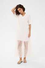 Lade das Bild in den Galerie-Viewer, T-Shirt Kleid mit Spitze ANDREA | Kaffe