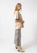 Lade das Bild in den Galerie-Viewer, BF T-Shirt Logo Bright Mud | OH APRIL