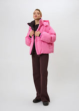 Lade das Bild in den Galerie-Viewer, Nicky Puffer Jacket Candy/Truffle Leo | Oh April