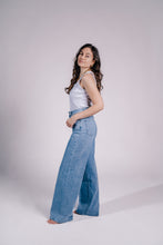 Lade das Bild in den Galerie-Viewer, Wide Leg Blue Jeans | Redial