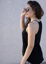 Lade das Bild in den Galerie-Viewer, Top "TINA" long | Outryght - Schwarz, Weiß & Faded Black (washed)