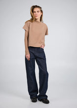 Lade das Bild in den Galerie-Viewer, Ella Boxy T-Shirt Almond Mist Acid | Oh April