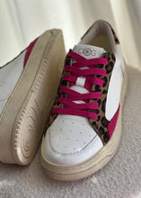 Lade das Bild in den Galerie-Viewer, Sneaker aus Leder OOG | Leo & Burgundy