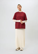 Lade das Bild in den Galerie-Viewer, BF T-Shirt Good Karma Wave Merlot | Oh April