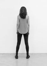 Lade das Bild in den Galerie-Viewer, Top "TINA" regular | Outryght - Schwarz, Weiß & Faded Black (washed)