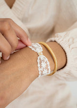 Lade das Bild in den Galerie-Viewer, Armband aus Spitze mit Buchstaben | Gold