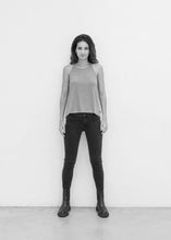 Lade das Bild in den Galerie-Viewer, Top "TINA" regular | Outryght - Schwarz, Weiß & Faded Black (washed)