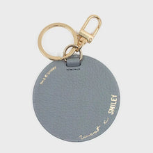 Lade das Bild in den Galerie-Viewer, Smiley Charm Anhänger "Stormy" | Weat Sudio | Grau