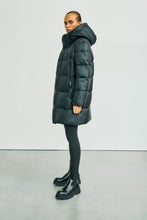 Lade das Bild in den Galerie-Viewer, 3/4 Pufferjacke „Abby“ Black | Withblack
