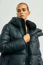 Lade das Bild in den Galerie-Viewer, 3/4 Pufferjacke „Abby“ Black | Withblack