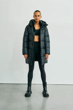 Lade das Bild in den Galerie-Viewer, 3/4 Pufferjacke „Abby“ Black | Withblack