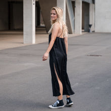 Lade das Bild in den Galerie-Viewer, Basic Satinkleid mit hohem Beinschlitz
