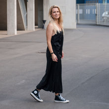 Lade das Bild in den Galerie-Viewer, Basic Satinkleid mit hohem Beinschlitz