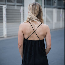 Lade das Bild in den Galerie-Viewer, Basic Satinkleid mit hohem Beinschlitz