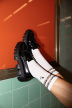 Lade das Bild in den Galerie-Viewer, Leo Love Socken | Loones, Weiß