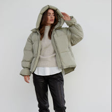 Lade das Bild in den Galerie-Viewer, Daunenjacke "ICE GREEN" | WithBlack