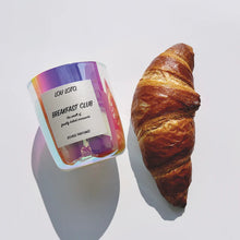 Lade das Bild in den Galerie-Viewer, Breakfast Club Kerze „ovenfresh croissant“ | Lou Loto
