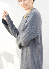 Lade das Bild in den Galerie-Viewer, Oversize Strickkleid &quot;PIA“ | Grau
