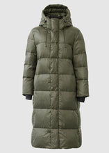 Lade das Bild in den Galerie-Viewer, Daunenmantel „PENNY“ Khaki | WithBlack
