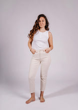 Lade das Bild in den Galerie-Viewer, Mom Fit Jeans | Ecru
