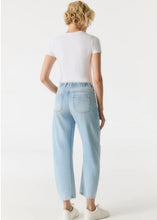 Lade das Bild in den Galerie-Viewer, Mid Waiste Ancle Jeans SELENA Light Blue| C.O.J
