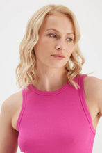 Lade das Bild in den Galerie-Viewer, LIV Halter Neck Tanktop Rose Violet | C.O.J
